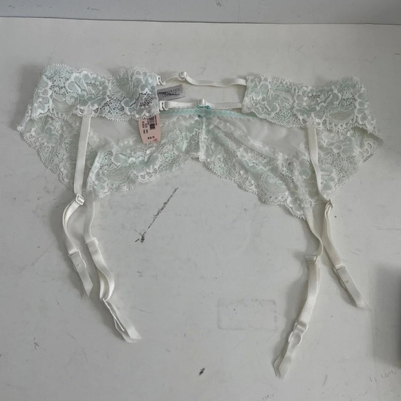 Victoria’s Secret garter - Picture 1 of 2